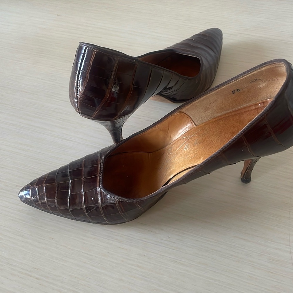 Vintage embossed choc brown croc stiletto’s Sz 6.5-7